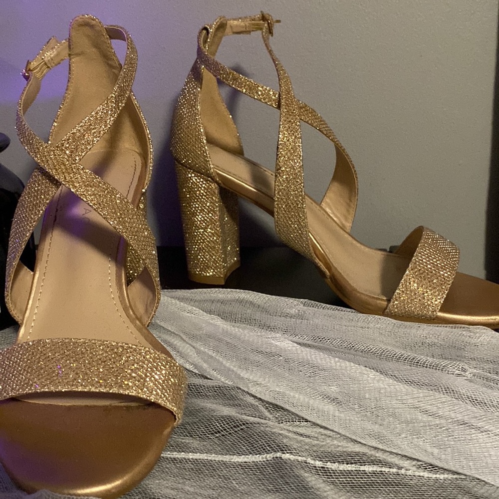 Gold “Rampage” heels - Picture 2 of 3